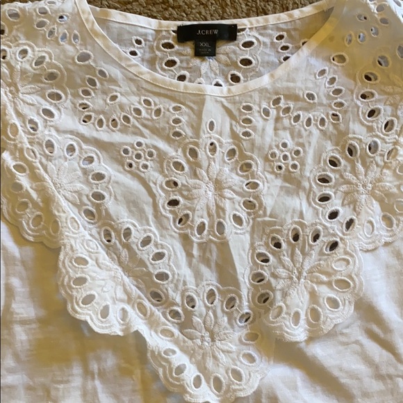 Lace Scalloped T-shirt - Picture 2 of 3